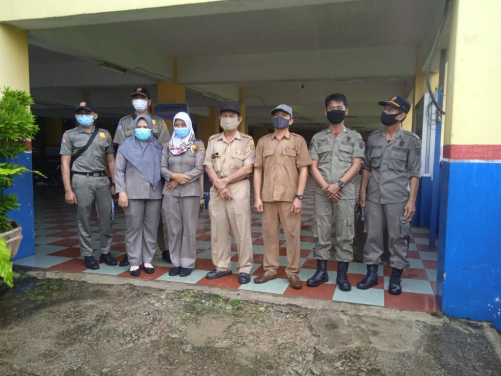 Penyampain Surat dari Kecamatan untuk Peneguran Bangunan di Atas Parit.