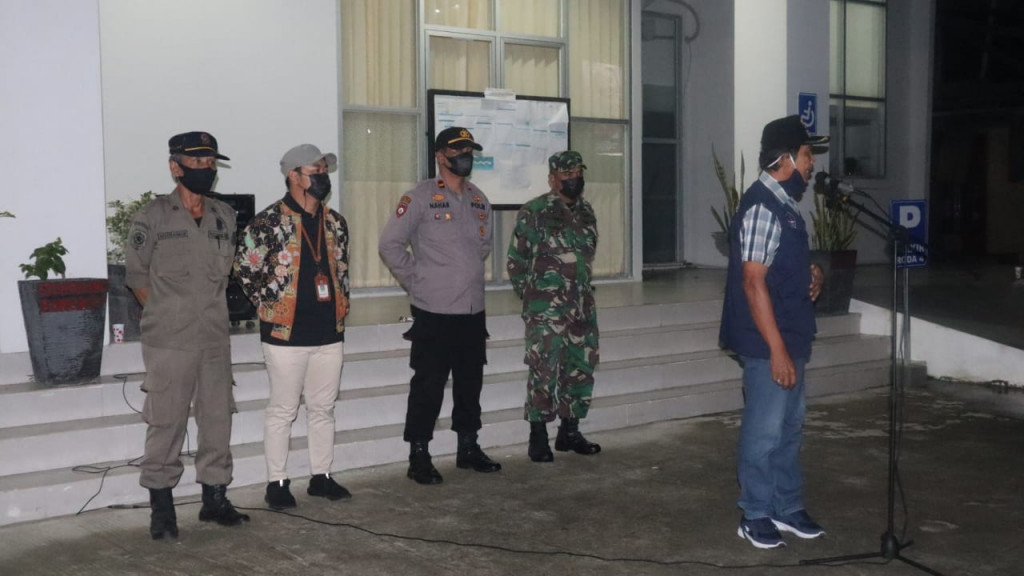 Lurah Mangkupalas beserta Staf Kelurahan mengikuti kegiatan penegakkan disiplin protokol kesehatan Covid-19 tingkat kecamatan Samarinda Seberang bersama Camat, Sekcam, Lurah-lurah se- Kec. Smd Seberang