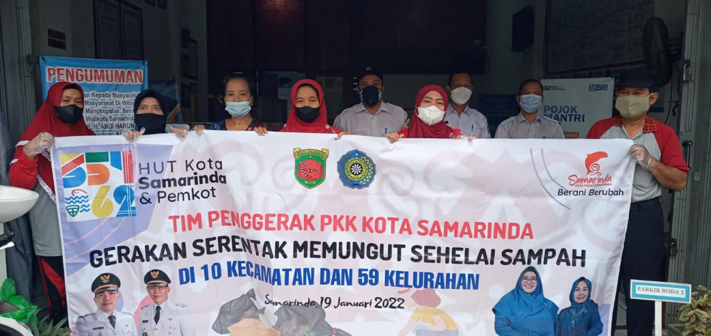 [LATE POST] Gerakan Serentak Memungut Sehelai Sampah bersama PKK Kelurahan Mangkupalas