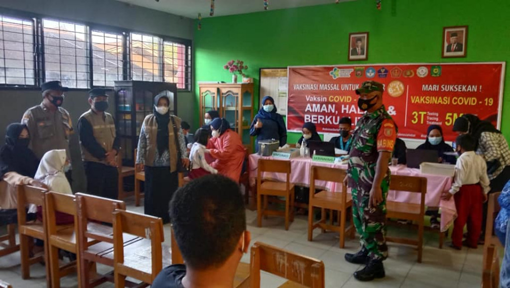 [LATE POST] Kegiatan Vaksinasi di SDN 010 Kelurahan Mangkupalas