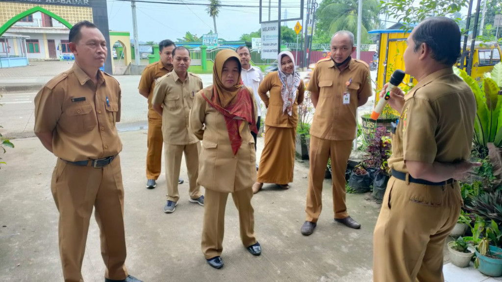 Apel Pagi Senin 20 Juni 2022 di Halaman Kantor Kelurahan Mangkupalas