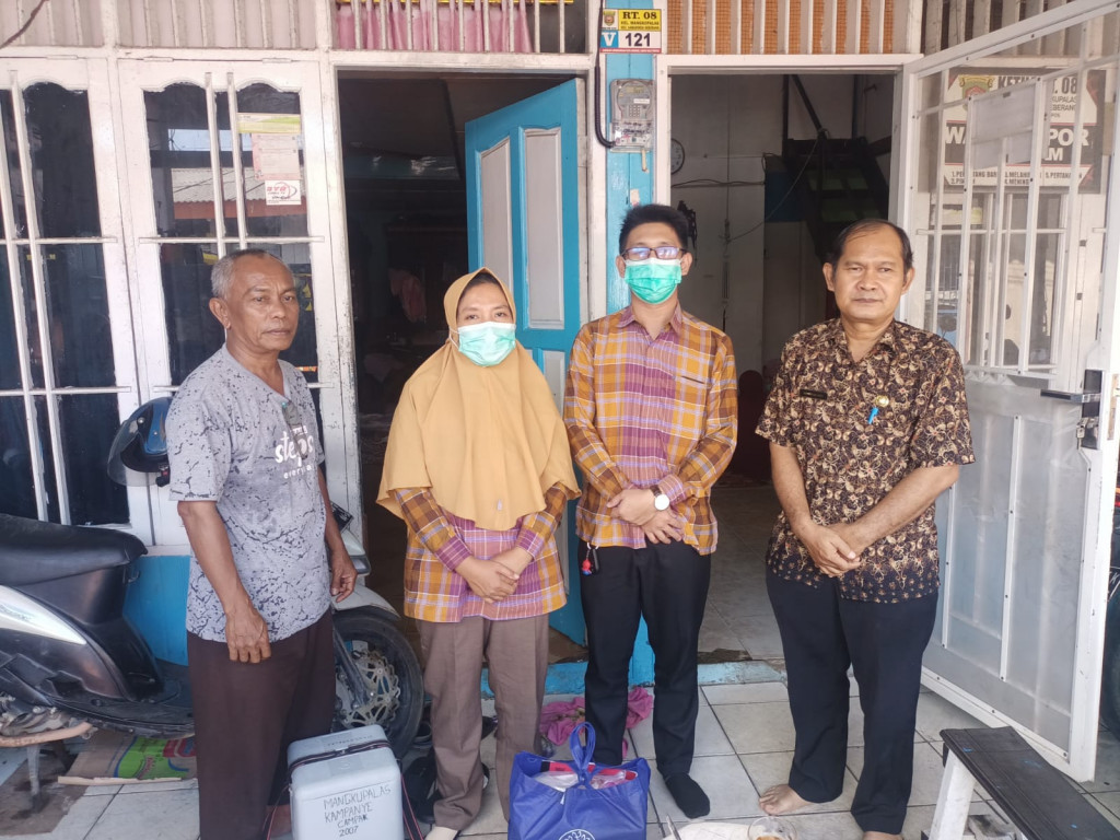 Kunjungan dan Monitoring Kegiatan Penimbangan, pengukuran dan Vaksinasi dalam rangka Bulan Imunisasi Anak Nasional di Posyandu Gabus A di lingkungan RT.08 Kelurahan Mangkupalas