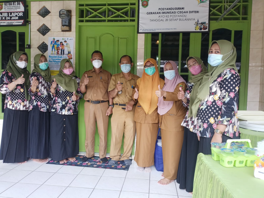 Kunjungan dan Monitoring Lurah beserta Staf Kelurahan Mangkupalas di Posyandu Gurame