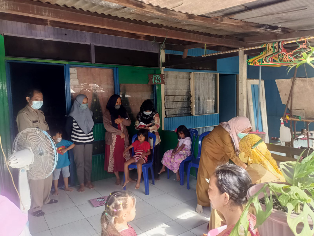 Kunjungan dan Monitoring Lurah beserta Staf Kelurahan Mangkupalas pada kegiatan Posyandu Bandeng