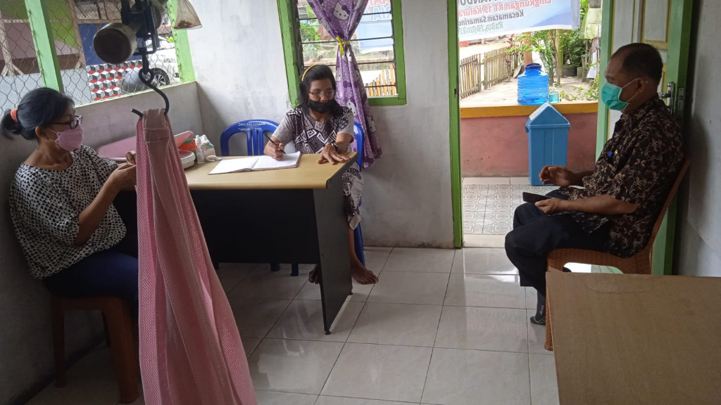Kunjungan dan Monitoring Lurah beserta Staf Kelurahan Mangkupalas di Posyandu Baung RT.19 Kelurahan Mangkupalas