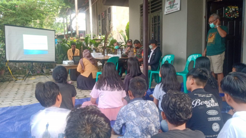 Lurah bersama Babinsa dan Bhabinkamtibmas bersama Ketua RT.13 menghadiri Acara Sosialisasi Tentang Akibat Kenakalan Remaja Masa Kini