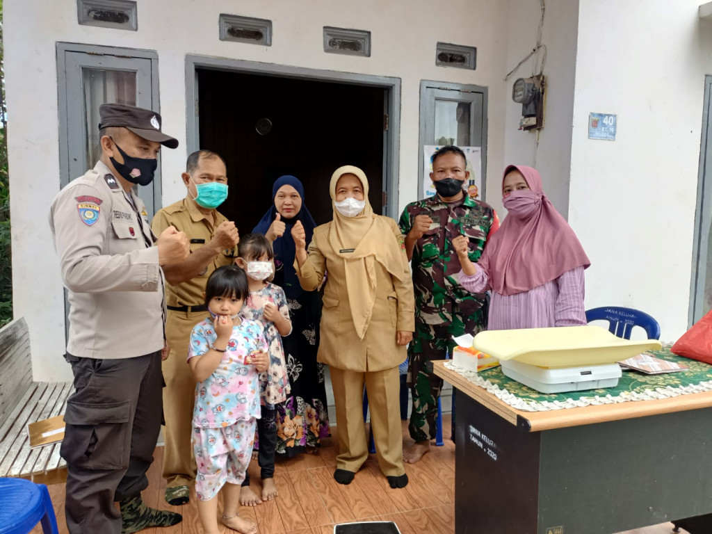 Kunjungan dan Monitoring Lurah beserta Staf Kelurahan Mangkupalas pada kegiatan Posyandu Patin dan Posyandu Tongkol