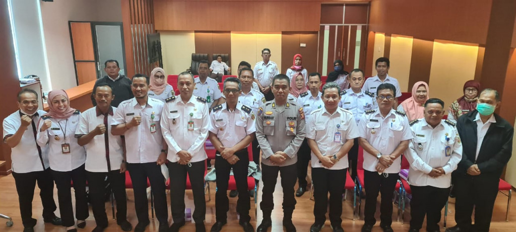Lurah Mangkupalas Mengikuti Sosialisasi Sapu Bersih Pungutan Liar (Saber Pungli)