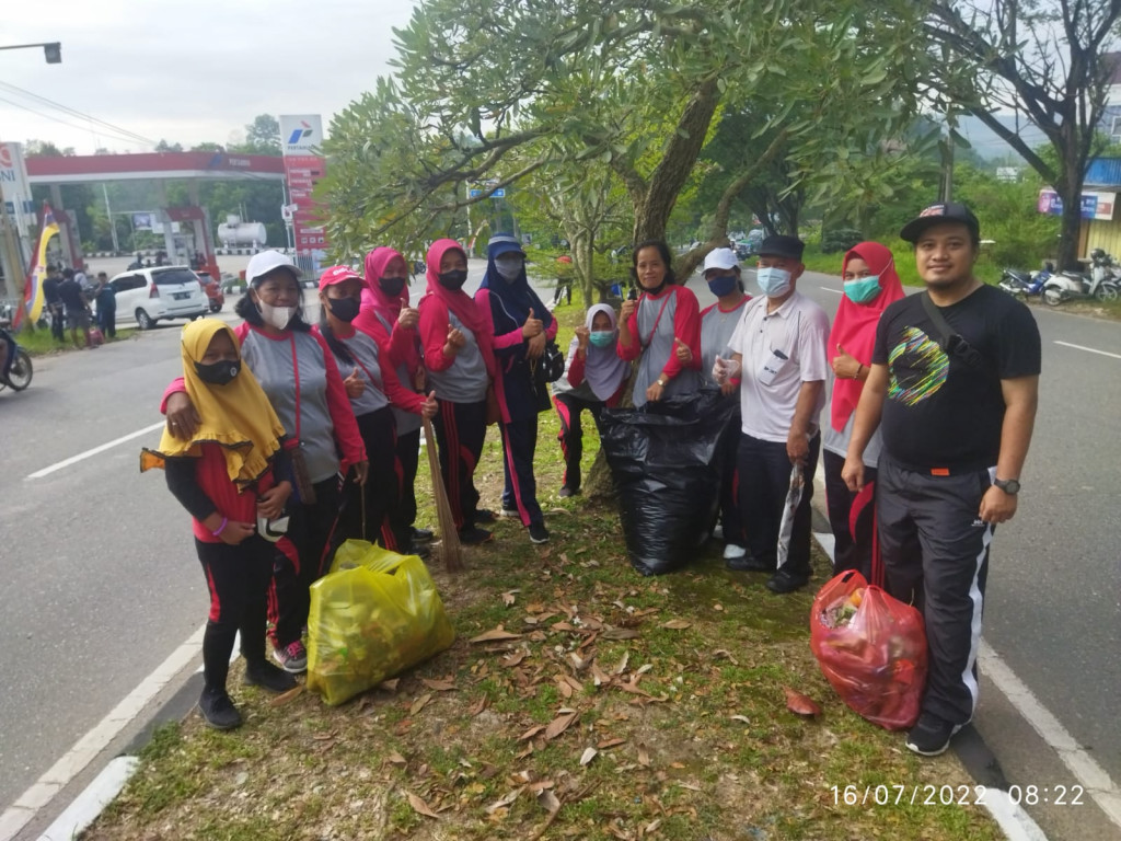 Gotong Royong Massal Kelurahan Mangkupalas