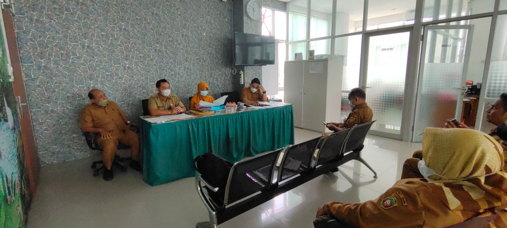 Lurah Mangkupalas beserta PPTK Probebaya Bidang Pemberdayaan dan Bidang Pembangunan Mendapatkan Arahan dari Tim Monitoring dan Evaluasi Inspektorat Kota Samarinda