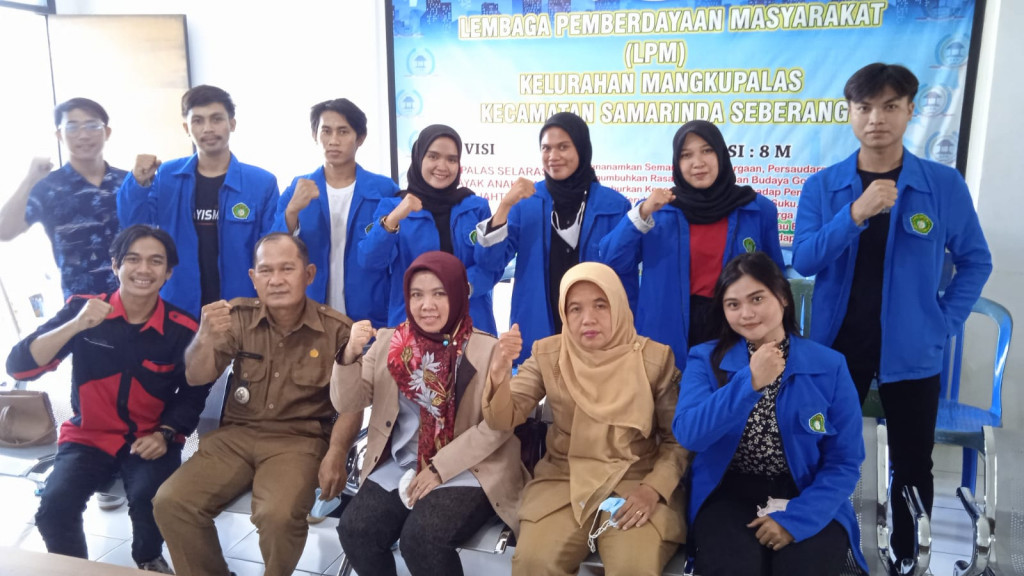 Pertemuan Lurah dan Sekretaris Kelurahan dengan Mahasiswa KKN UWGM angkatan 9 Tahun 2022