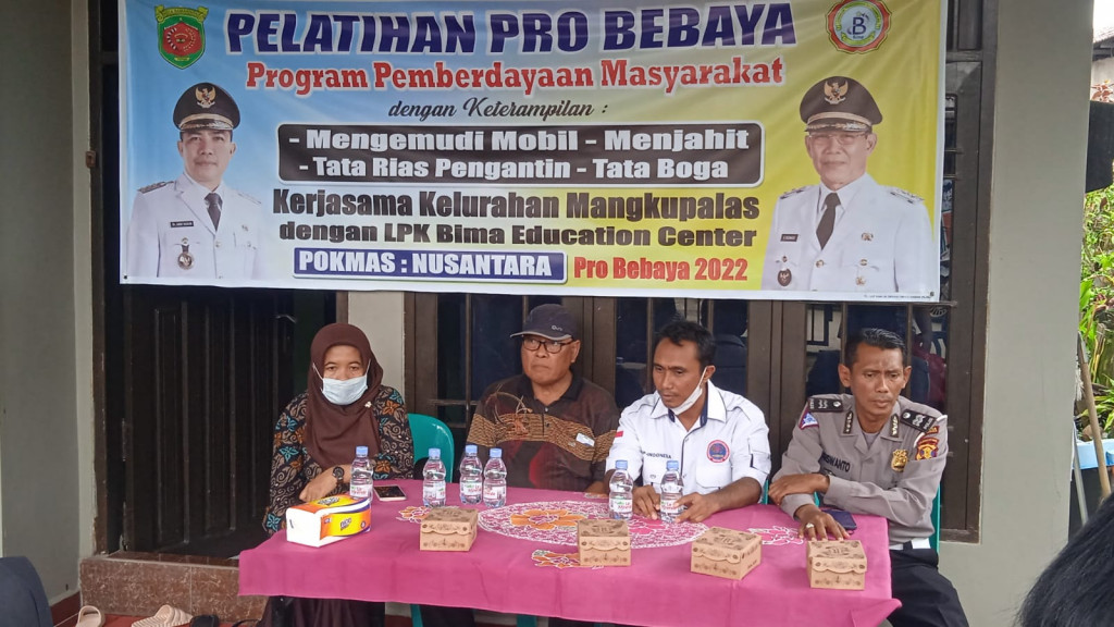 Pembukaan dan Peresmian Pelatihan Mengemudi Mobil, Pelatihan Menjahit,tata Rias Pengantin dan Tata Boga dari Bidang Pemberdayaan Program Probebaya 2022, Program Unggulan H.Andi Harun dan Dr.Rusmadi