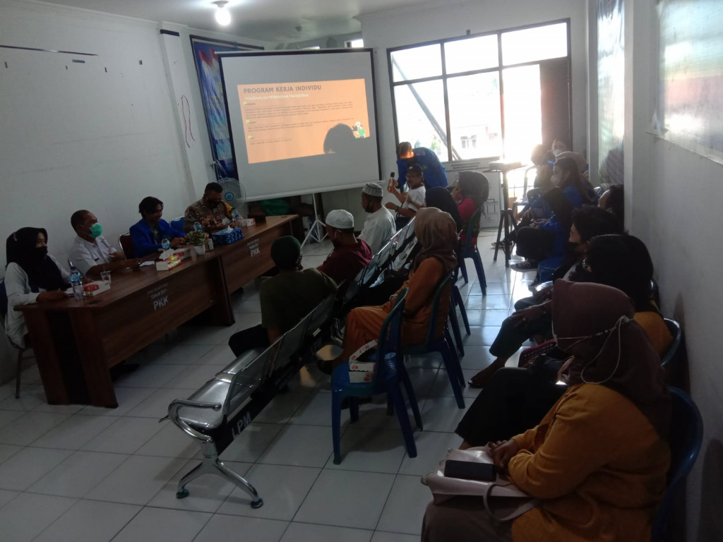 Acara Perkenalan Mahasiswa KKN UWGM Samarinda dengan Para Ketua RT, Tokoh Masyarakat dan Para Pejabat Kelurahan