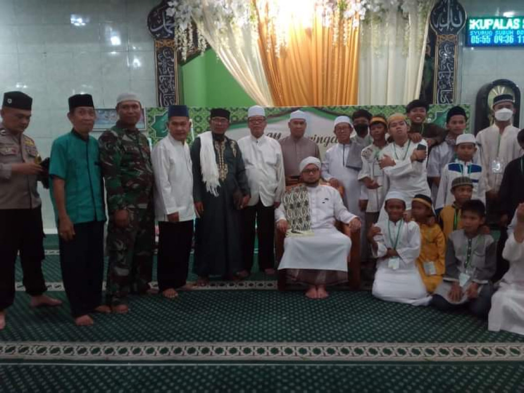 Mengikuti Kegiatan Peringatan Maulid Nabi Besar Muhammad SAW di Mesjid Jami' A Badar Mangkupalas