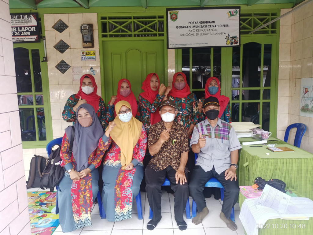 Monitoring Lurah beserta Staf Kelurahan Mangkupalas pada Kegiatan Posyandu Gurami