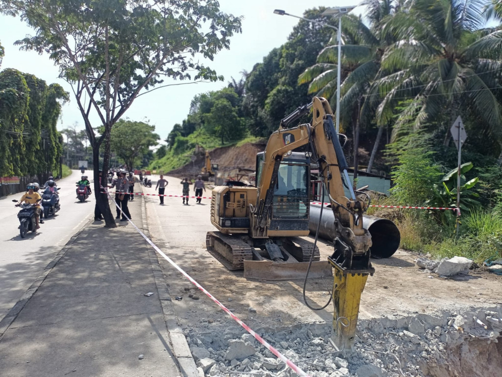 Perbaikan & Pemasangan Gorong-Gorong di Jalan Ampera RT.17 Kel.Mangkupalas Kec.Samarinda Seberang Oleh DINAS PUPR PROVINSI KALTIM