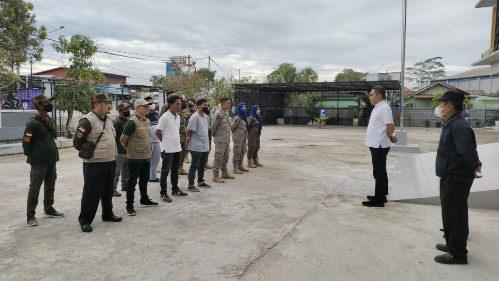 Apel Persiapan Pengamanan Natal & Tahun Baru di Kecamatan Samarinda Seberang bersama unsur Satgas Linmas dan Sat Linmas. Selanjutnya bergabung dengan Polsek dan Koramil untuk melalukan pemantauan keamanan dan ketertiban  Masyarakat