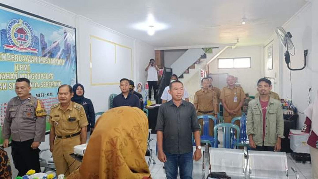 Lurah dan Bhabinkamtibmas Menghadiri Rapat Pleno Terbuka Rekapitulasi daftar Pemilih Sementara Hasil Perbaikan (DPSHP) PEMILU Tahun 2024
