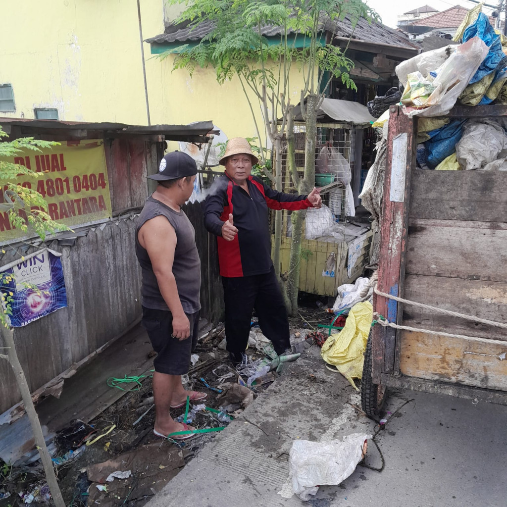Kegiatan Kerja Bakti di RT.05 Komura 7, 8 Kelurahan Mangkupalas