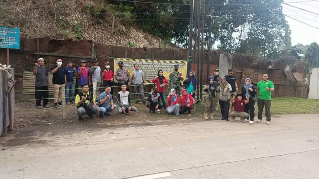 Kegiatan Penutupan TPS Teluk Cinta