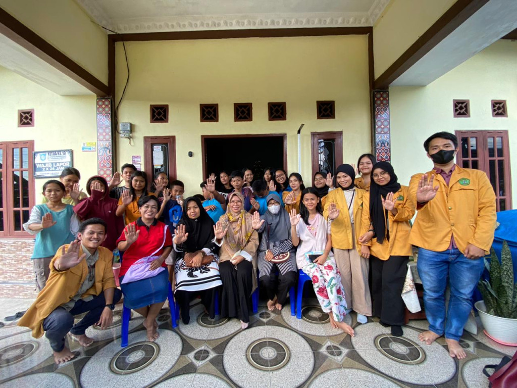 Kegiatan Posyandu Remaja Ceria di Gang Marine RT.19