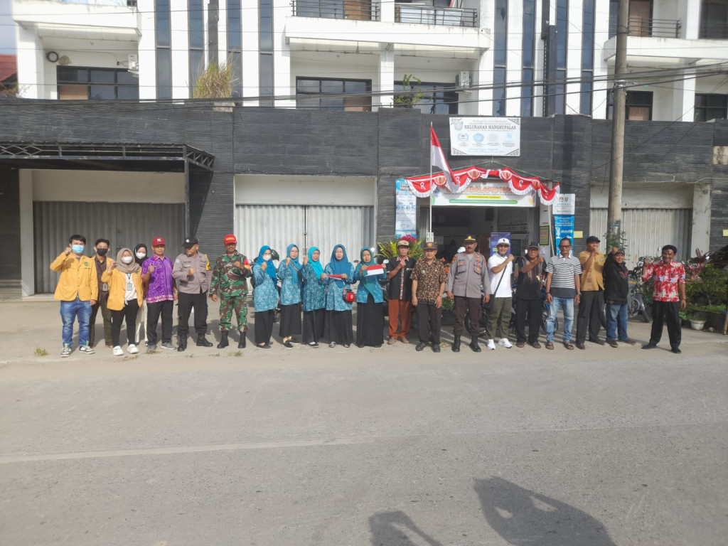 Pembagian Bendera Merah Putih 10 Juta se_indonesia di wilayah Kelurahan Mangkupalas