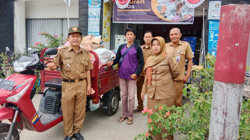 Kegiatan penimbangan sampah bernilai