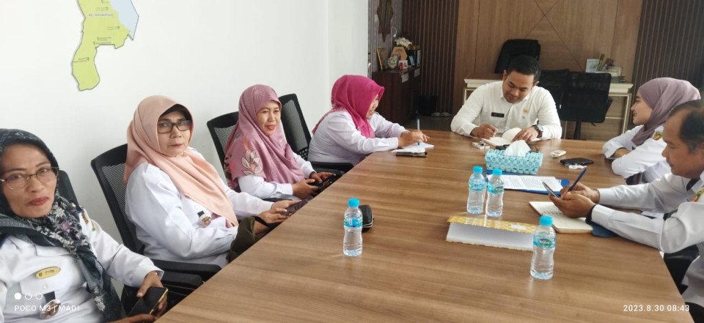 Kegiatan rapat para lurah-lurah bersama pak Camat Samarinda Seberang