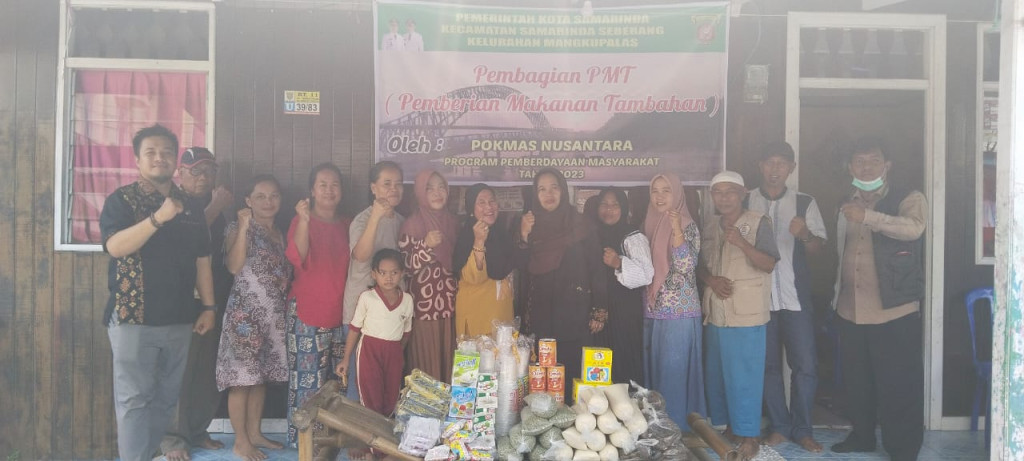 Pembagian PMT (Pemberian Makanan Tambahan)