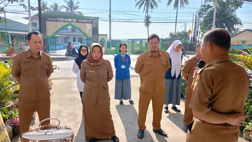 Apel Pagi Senin Di Lingkungan Kantor Kelurahan Mangkupalas