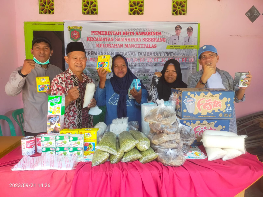 Pembagian Makanan Tambahan (PMT) POKMAS Tugu Alhamdulillah