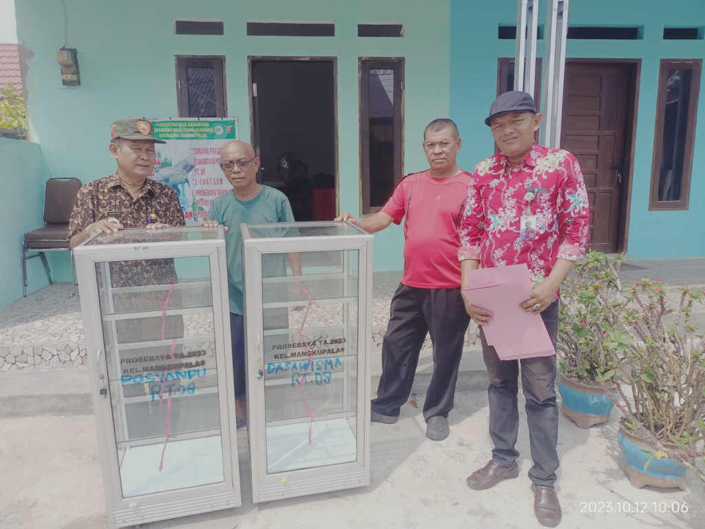 Penyerahan Sapras Dasawisma & Posyandu RT 08