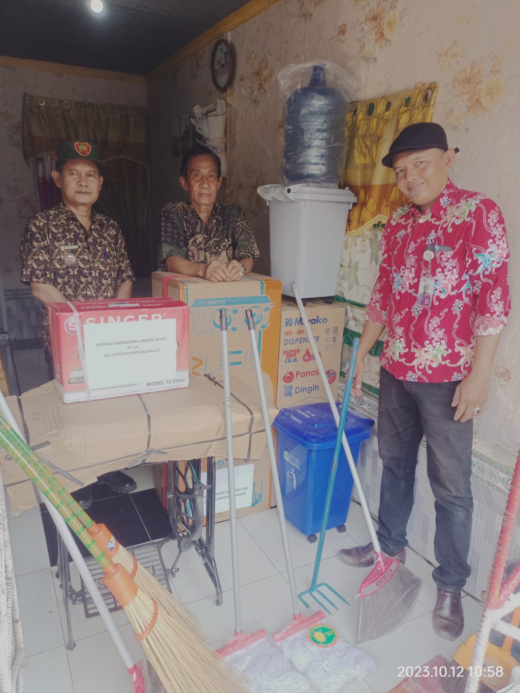 Penyerahan Sapras Posyandu & Dasawisma RT 15
