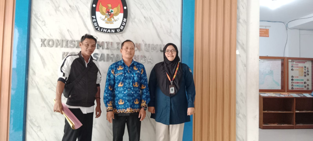 Giat koordinasi terkait daftar anggota LINMAS Pemilu 2024 di KPU Kota Samarinda