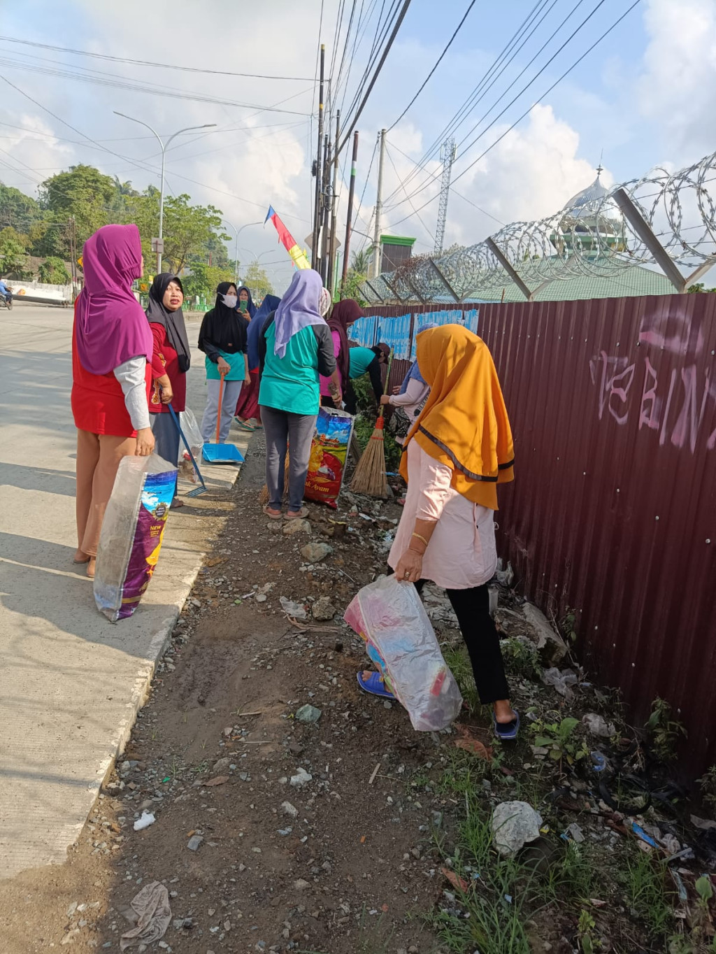 Giat Gotong Royong di Lingkungan RT 16