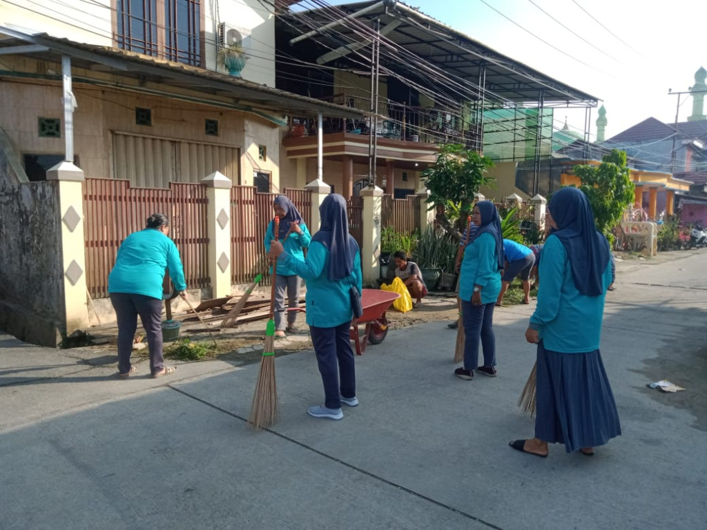 Giat Gotong Royong di RT 08
