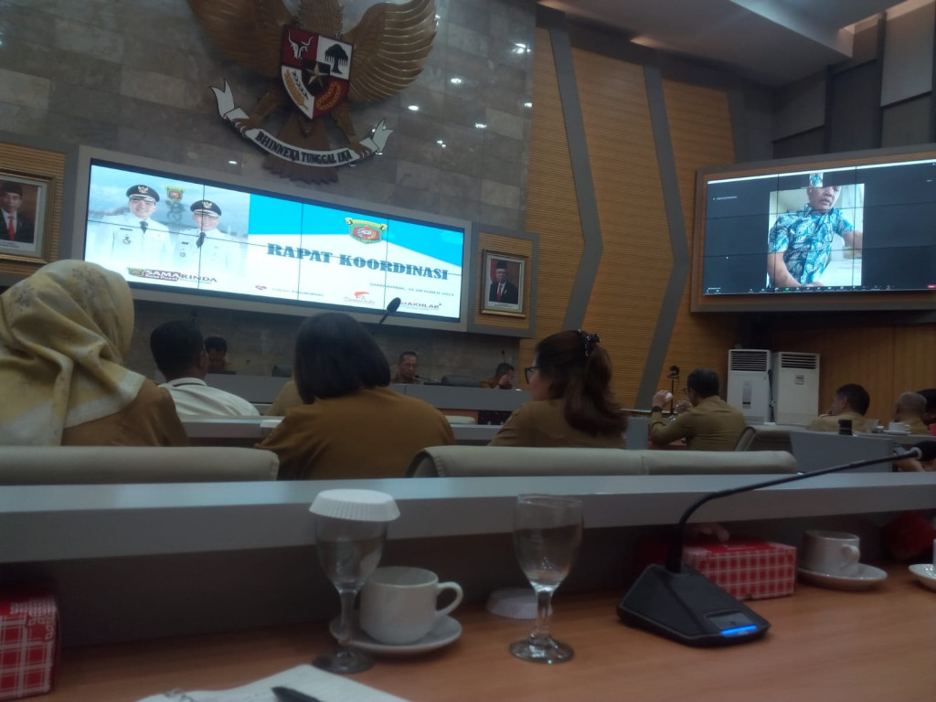 Rapat Koordinasi pemerintah kota Samarinda yang dipimpin oleh Walikota secara virtual