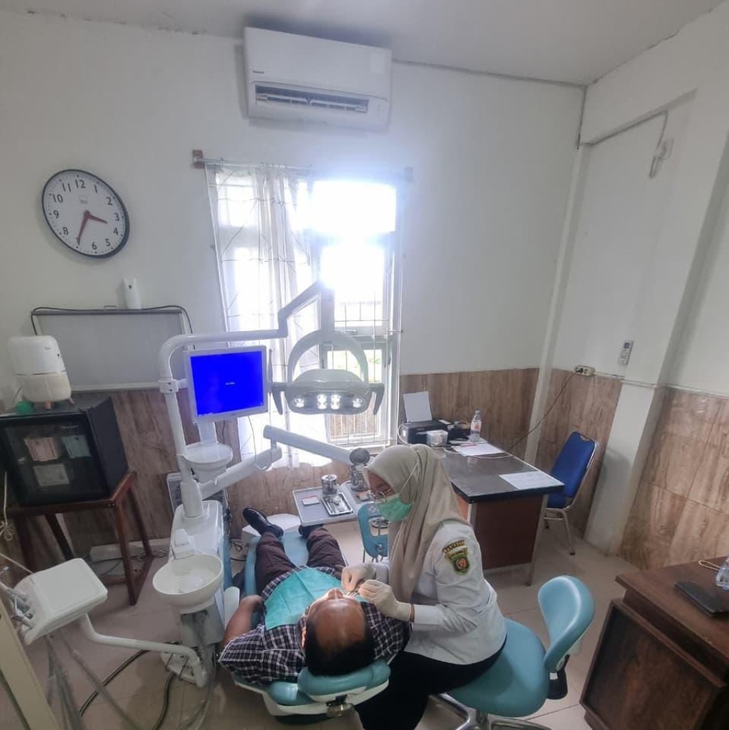 Perawatan Gigi oleh Bpk Kapuspenkum Kejaksaan Agung RI