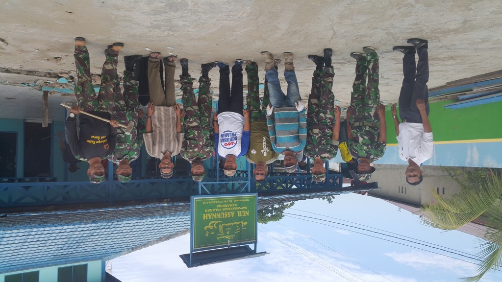 Kerja Bhakti pembongkaran masjid Nur assunah kel. Rawa makmur