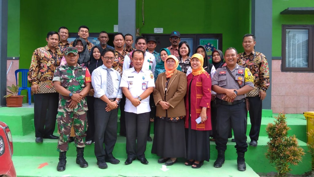 Wawancara lintas sektor dengan tim akreditasi puskesmas Bantuas