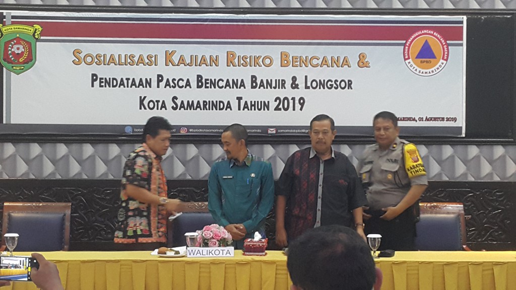 Sosialisasi kajian resiko bencana dan pendataan pasca banjir