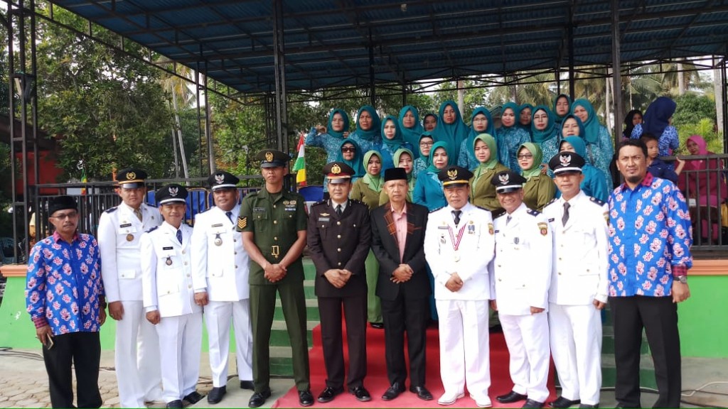Upacara pengibaran bendera merah putih