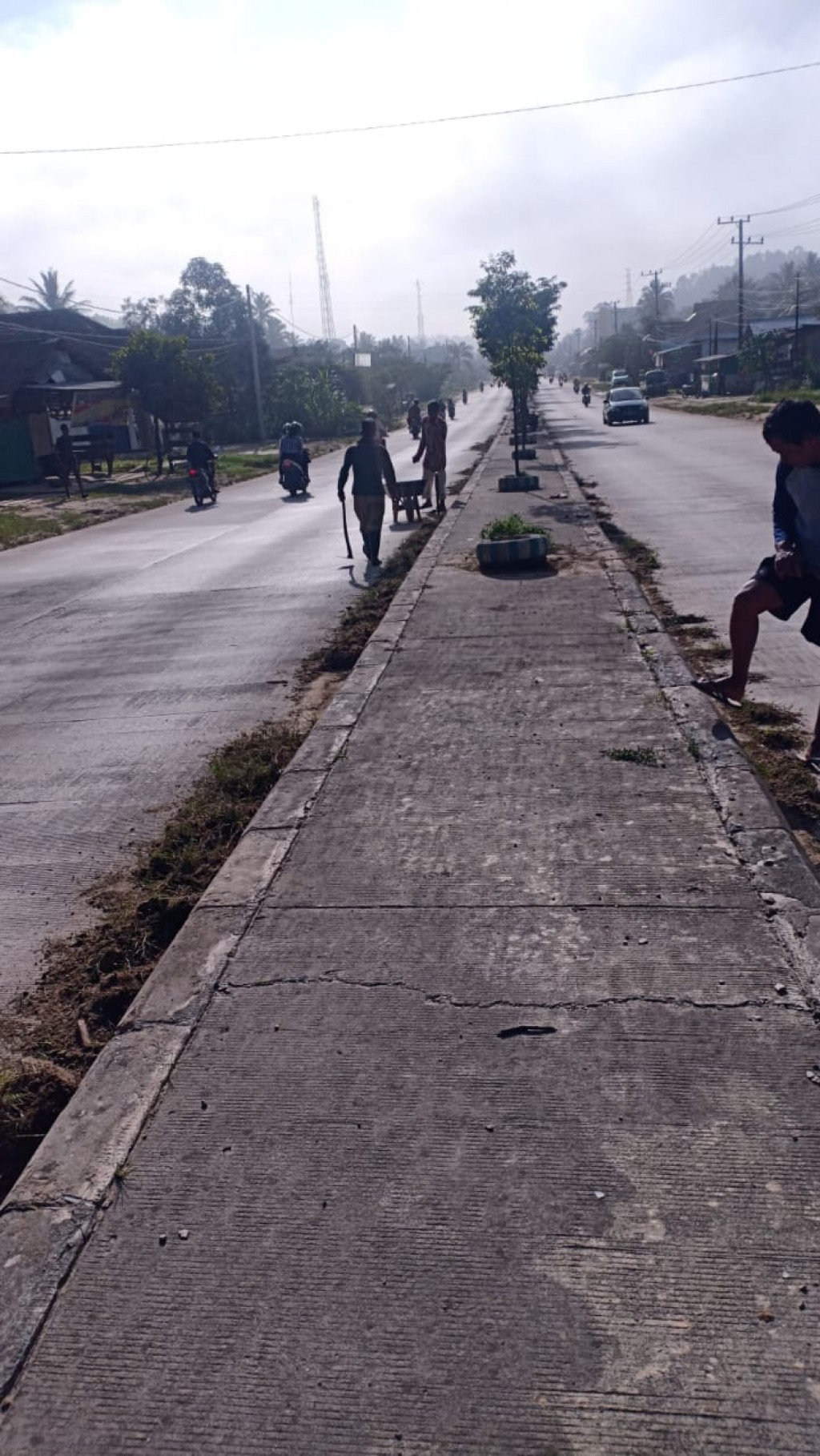 Gotong Royong Kelurahan Rawa Makmur
