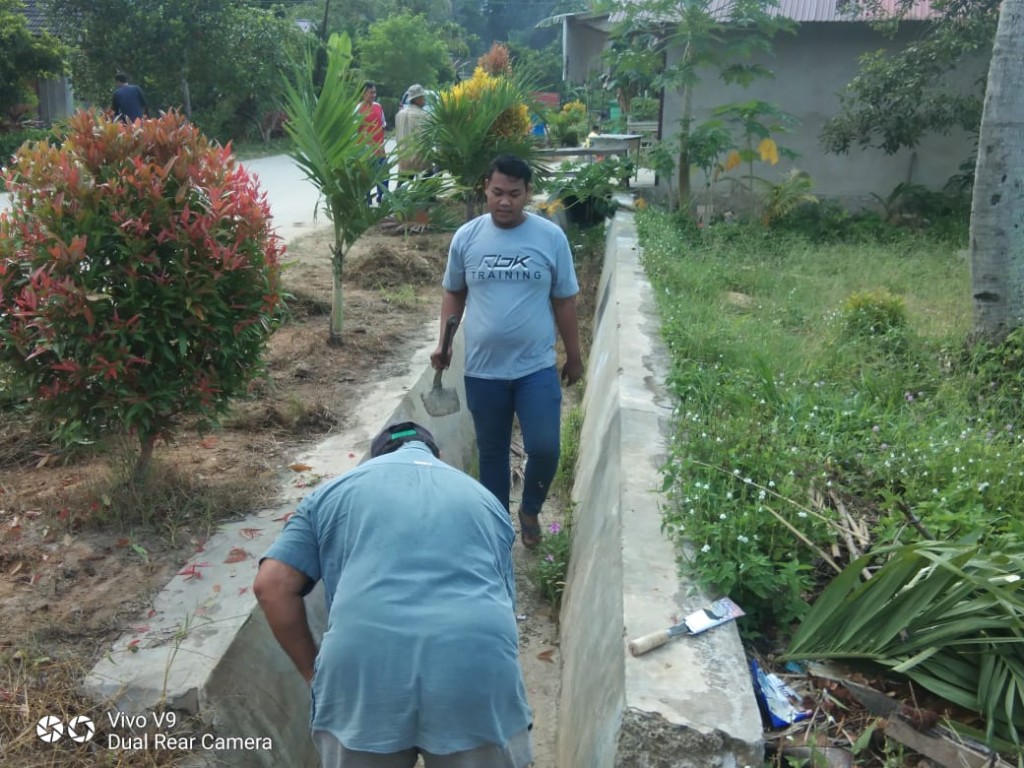 Gotong Royong di Handil Bakti Kecamatan Palaran