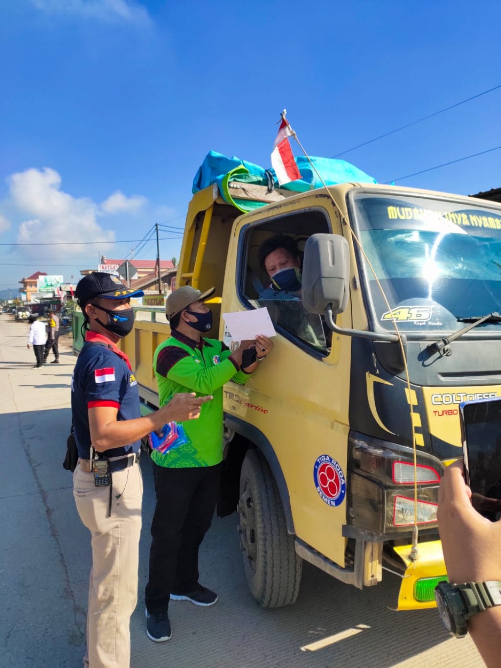 Kegiatan Pembagian Masker & Sosialisasi Perwali No. 38/2020