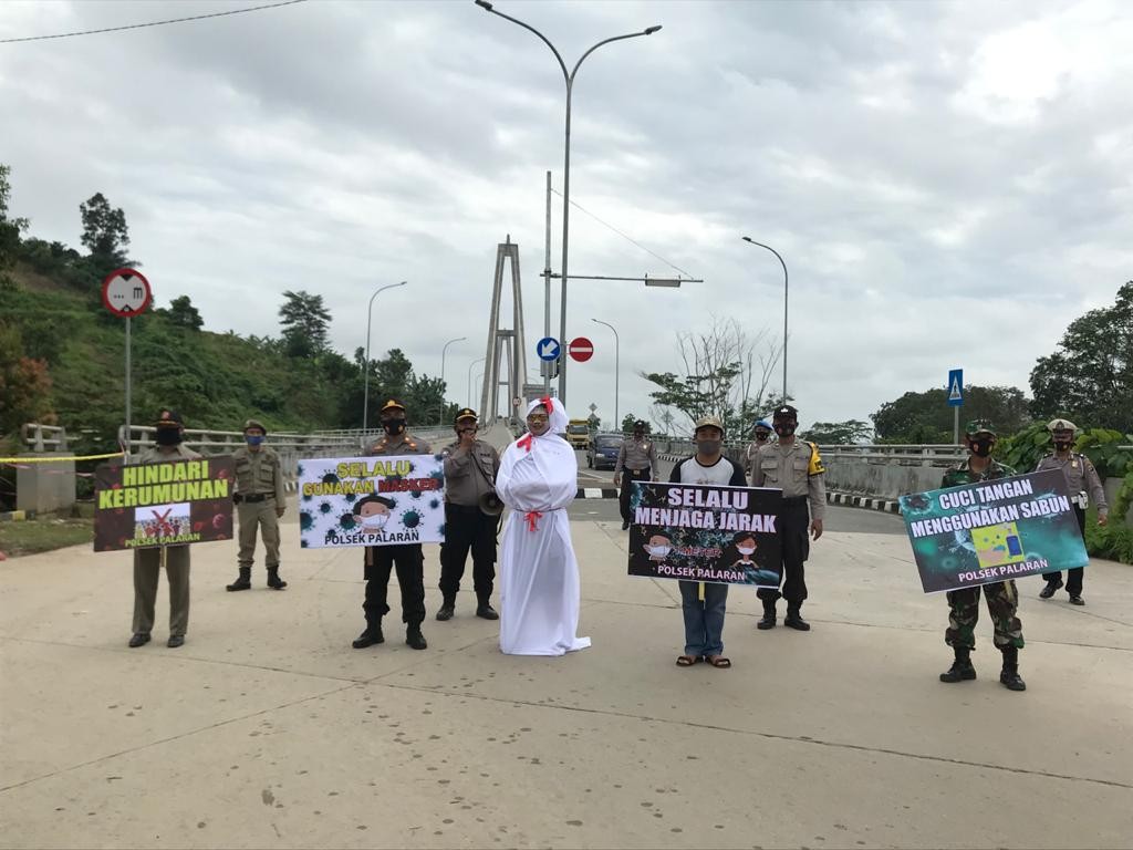 Sosialisasi Penggunaan masker di Jembatan Mahkota II 04 September 2020