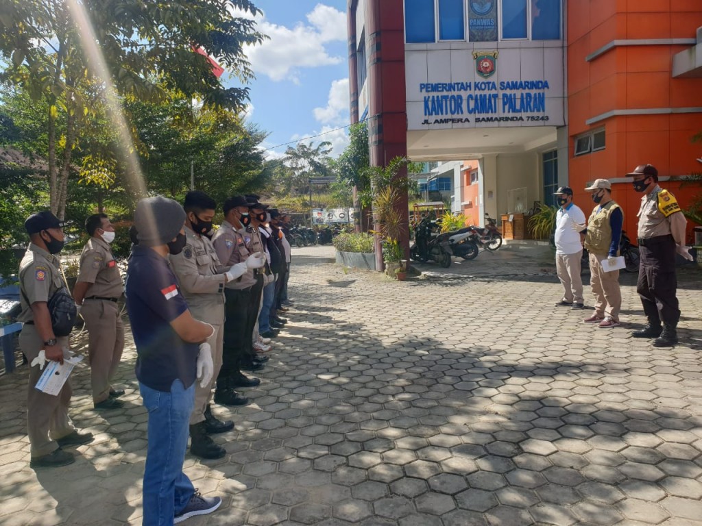 Jumat 2 Oktober 2020 Giat penertiban Alat Peraga Kampanye ( APK ) Pasangan Calon Walikota dan Wakil Walikota Samarinda