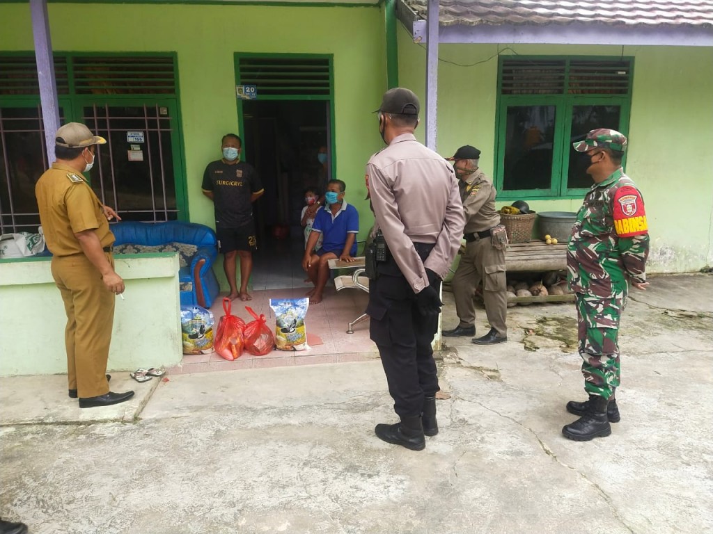 Pemberian bantuan stimulan pada warga di wilayah Kecamatan Palaran Kota Samarinda