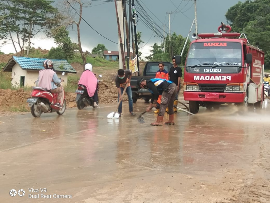 Penyemprotan Jalanan di Teluk Bajau