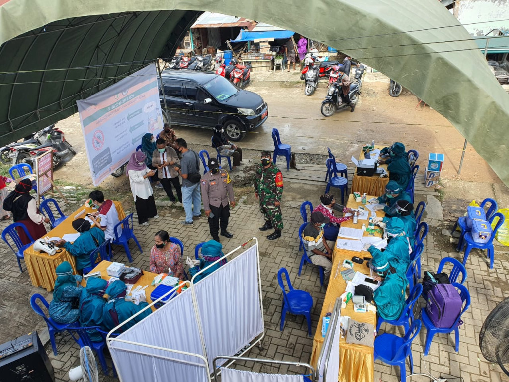Giat Rabu, 10 Maret 2021 Melaksanakan Vaksin covid-19 terhadap Lansia dan Pedagang Pasar Palaran